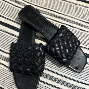 Black Leather Woven Slides H&M sz 42, 8.5
